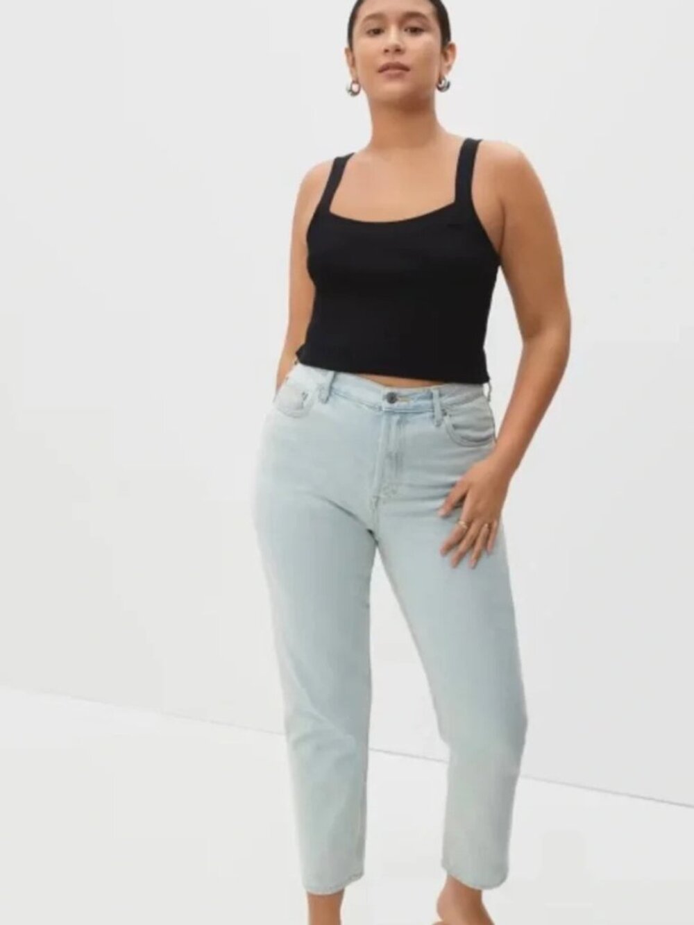 The Everlane '90s Cheeky Jean in distressed pale blue - Size 27 Ankle
